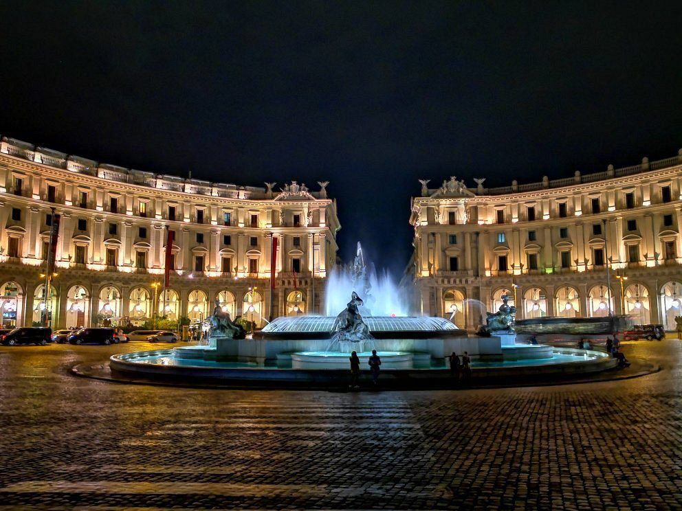 squares in rome - piazza della repubblica